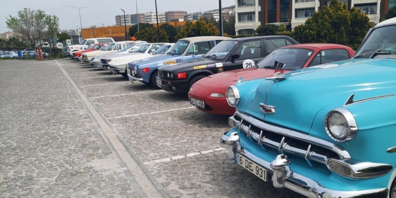 Klasik otomobiller Çanakkale’den rüzgar gibi geçti